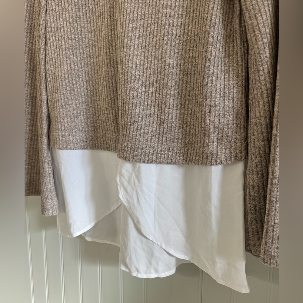 BCBGeneration Layered Peplum Crewneck Sweater Shirt Tan White Bell Sleeve Sz Sm - Picture 5 of 7